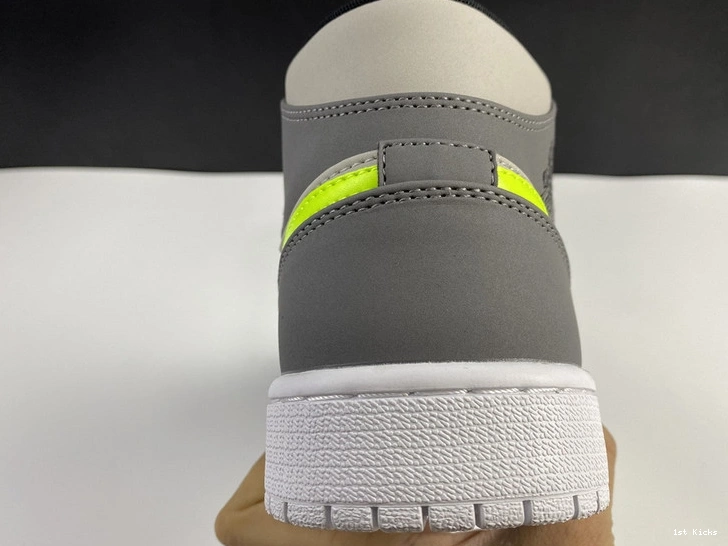 Mid Volt 1 Jordan 554724-072 Gunsmoke  1025